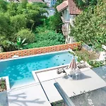 The Green Wowi Torto, 5 Bedroom Swimming Pool