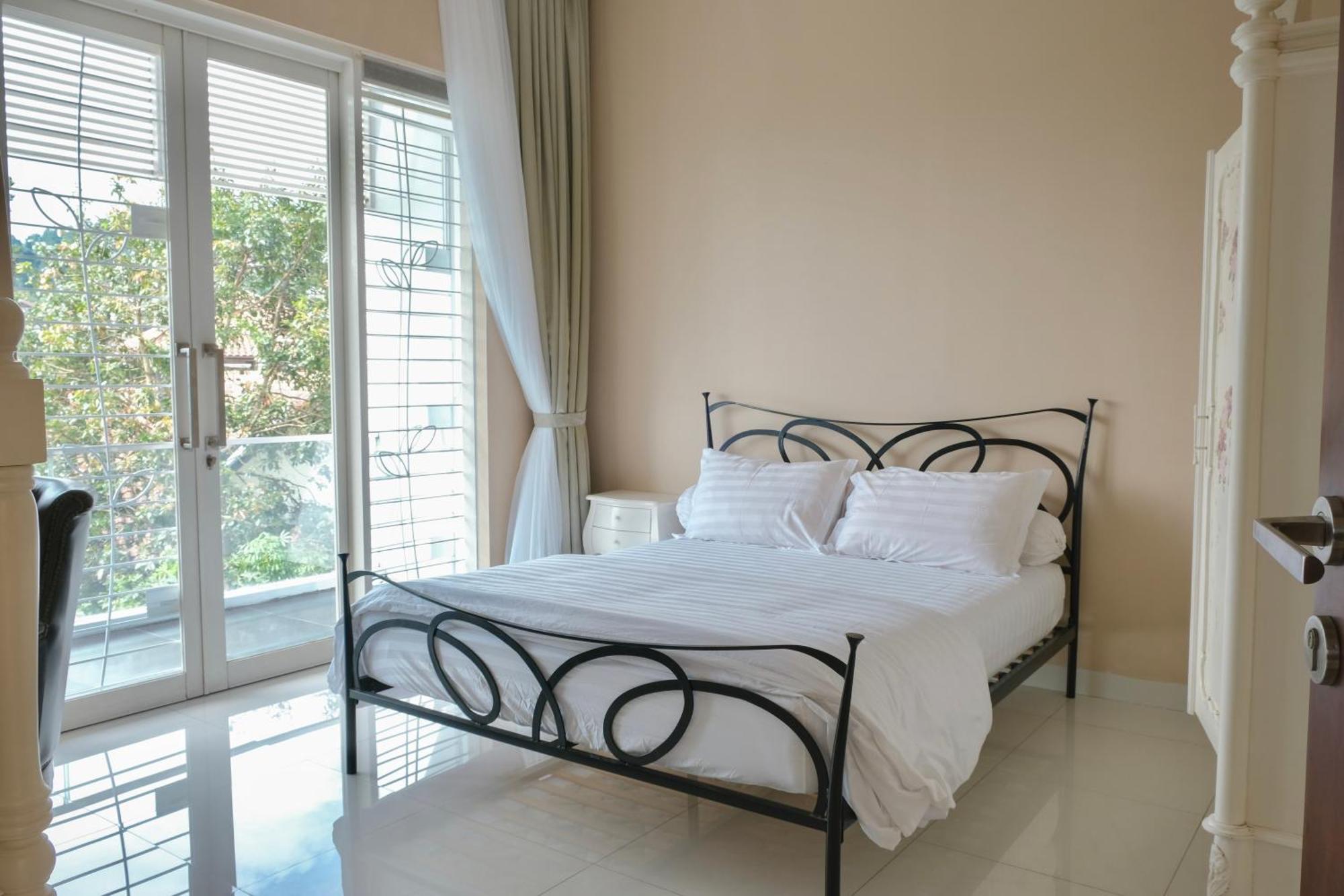 The Wowi Torto, 5 Bedroom Swimming Pool